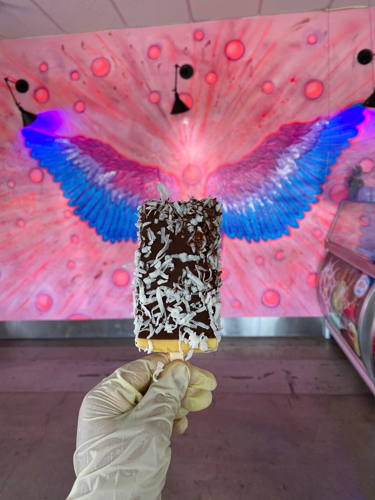 paleta in foreground with angel wings on wall background